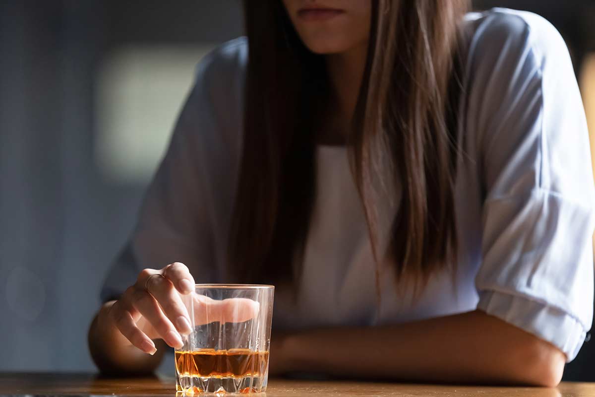 alcoholic women drinking