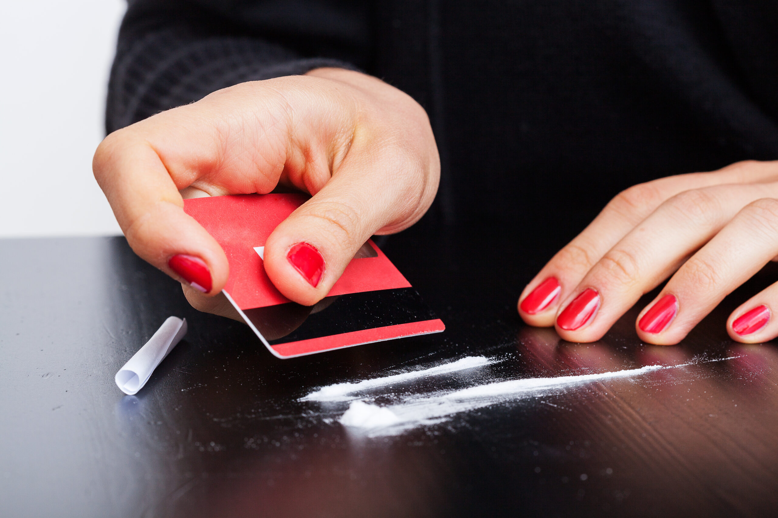 woman doing cocaine